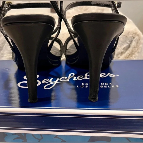 Seychelles Sweet as Honey Glitter Strap Sandals. - Picture 4 of 9